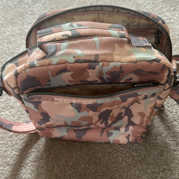 Lug crossbody bag. - Picture 5 of 8